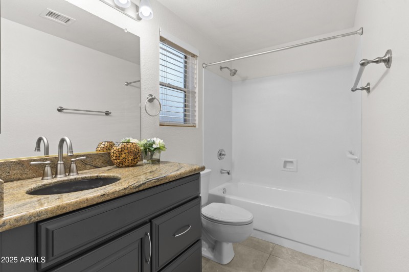 Level 1 Full Bath