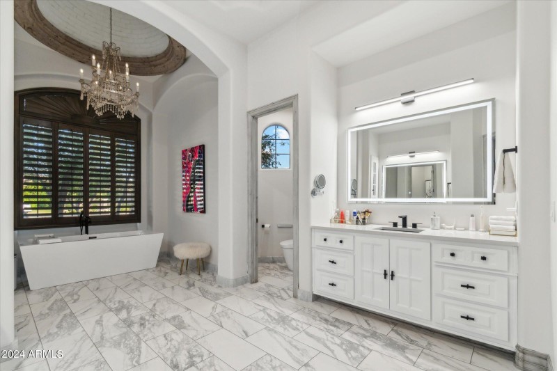 Primary Suite Bathroom