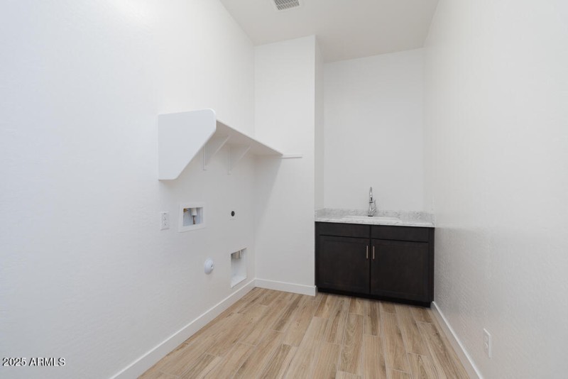 Tri Pointe Blossom Rock 508 - Laundry-1M