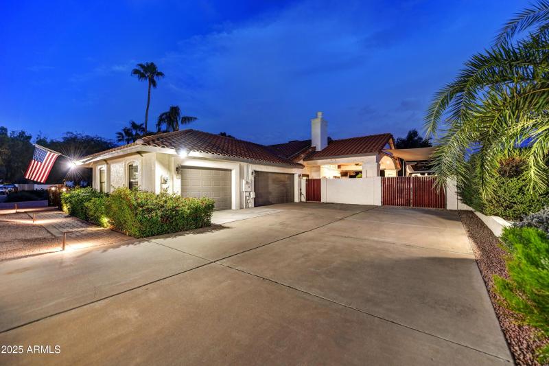 Huge Drive - RV Parking