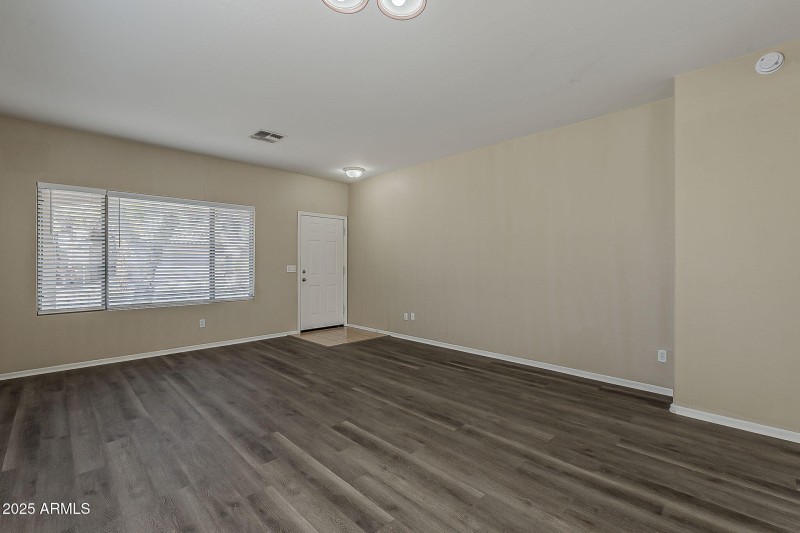 9-web-or-mls-Paseo Way-9