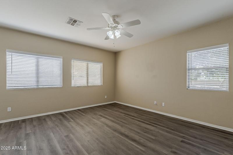 14-web-or-mls-Paseo Way-14