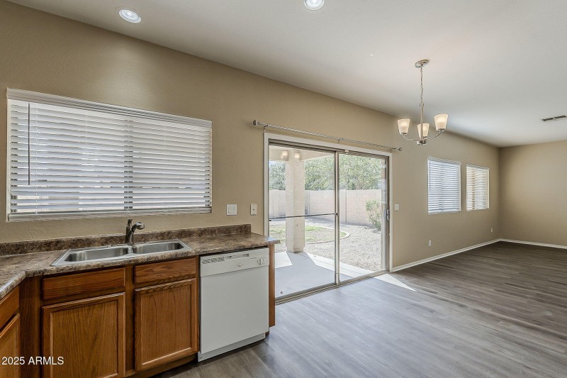 18-web-or-mls-Paseo Way-18