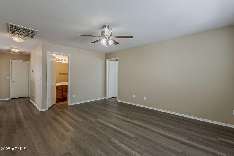 21-web-or-mls-Paseo Way-21