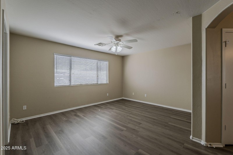 27-web-or-mls-Paseo Way-27