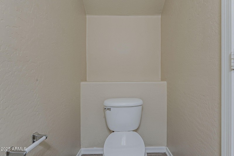 42-web-or-mls-Paseo Way-42