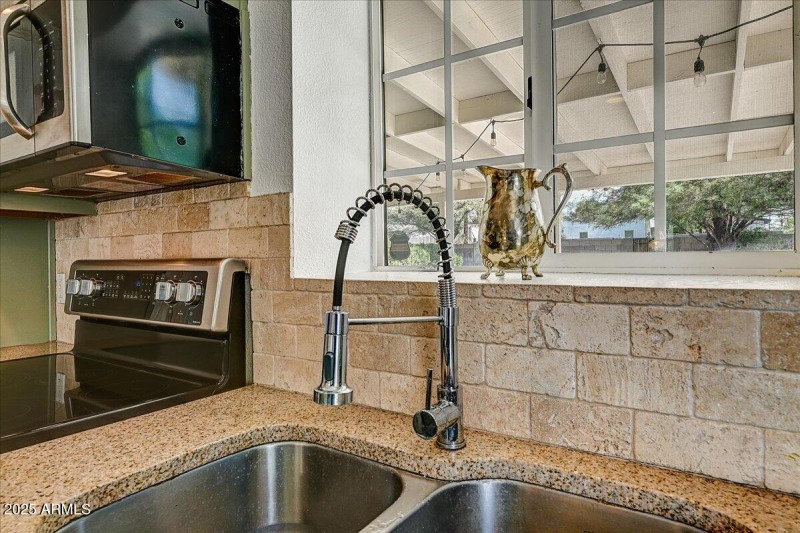 18-Kitchen Accent II