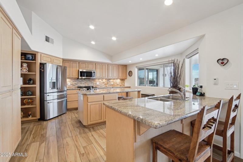 Kitchen, breakfast bar & views