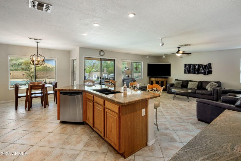 Kitchen - Family room