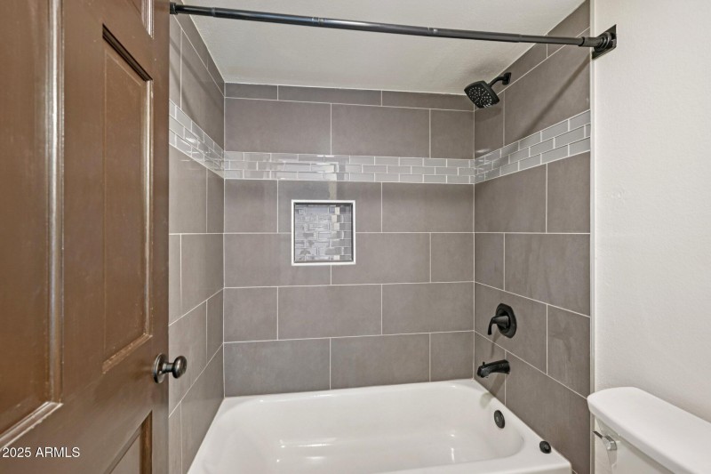 20-web-or-mls-E La Diosa Dr-S2109-020