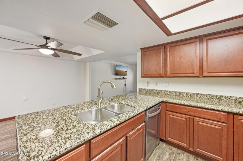 16-web-or-mls-E La Diosa Dr-S2109-016