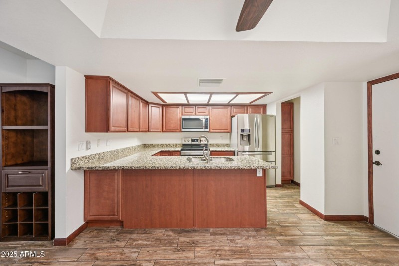 12-web-or-mls-E La Diosa Dr-S2109-012