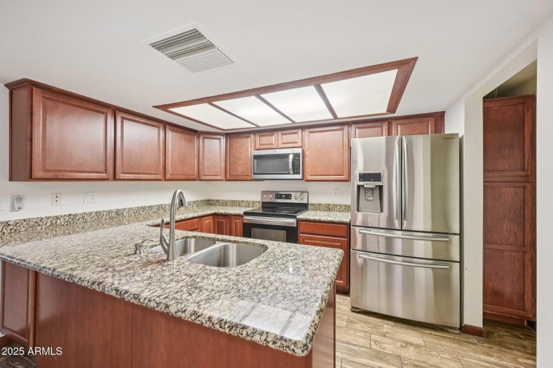 13-web-or-mls-E La Diosa Dr-S2109-013