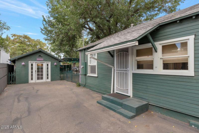 Exterior_Cottage Front