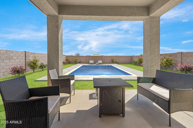 1757882918348755902_output