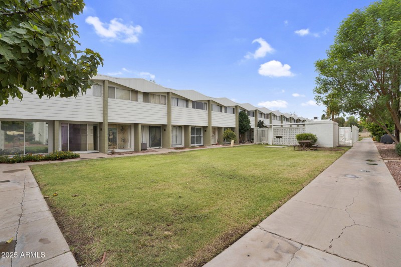 4-web-or-mls-920 N 82nd St h12 - 4