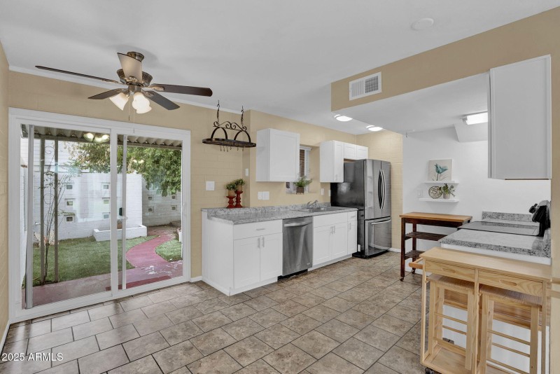 16-web-or-mls-920 N 82nd St h12 - 11