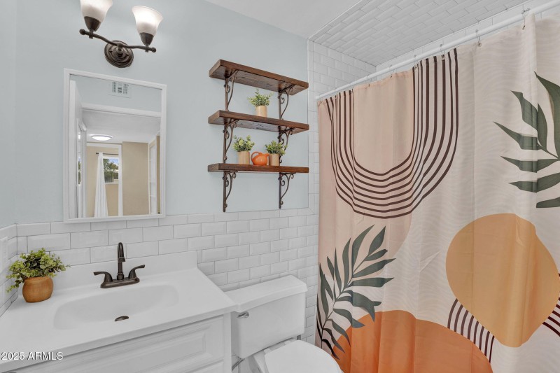 21-web-or-mls-920 N 82nd St h12 - 25