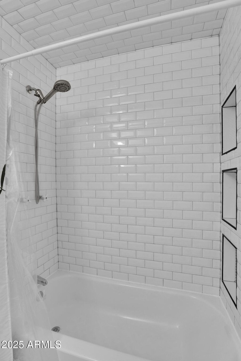 22-web-or-mls-920 N 82nd St h12 - 26