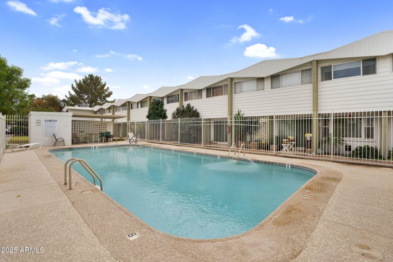 30-web-or-mls-920 N 82nd St h12 - 33