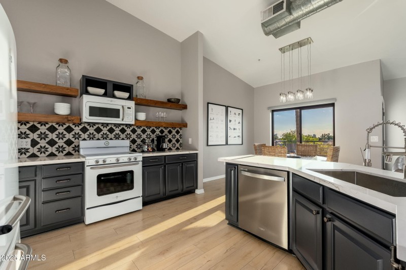 4525 N 22nd St UNIT 407 - 15