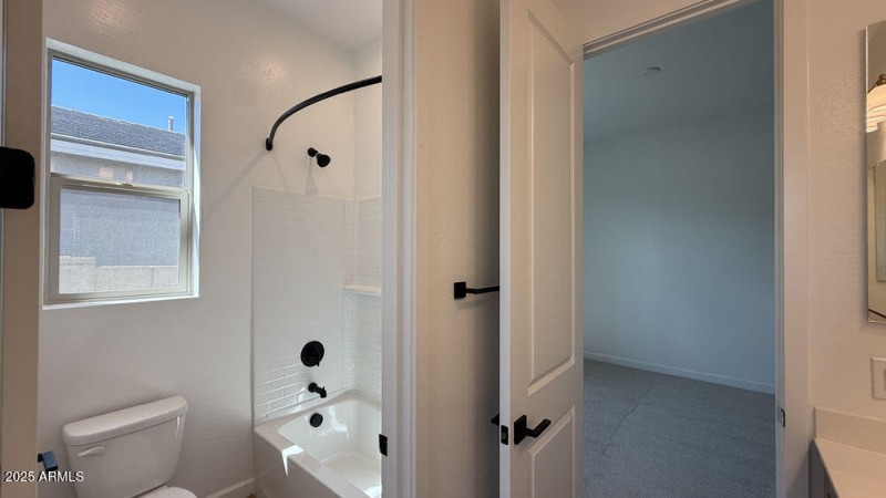 09 - Bathroom 2