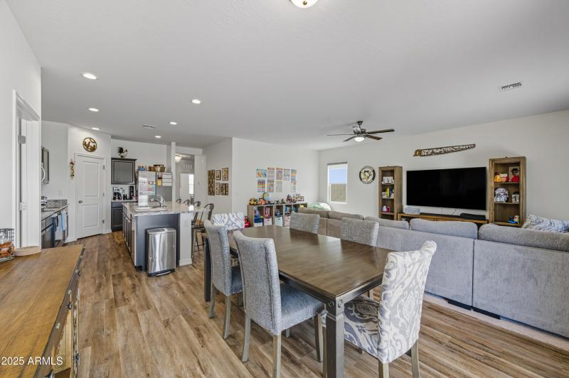 17648NMaddaloniAve-16