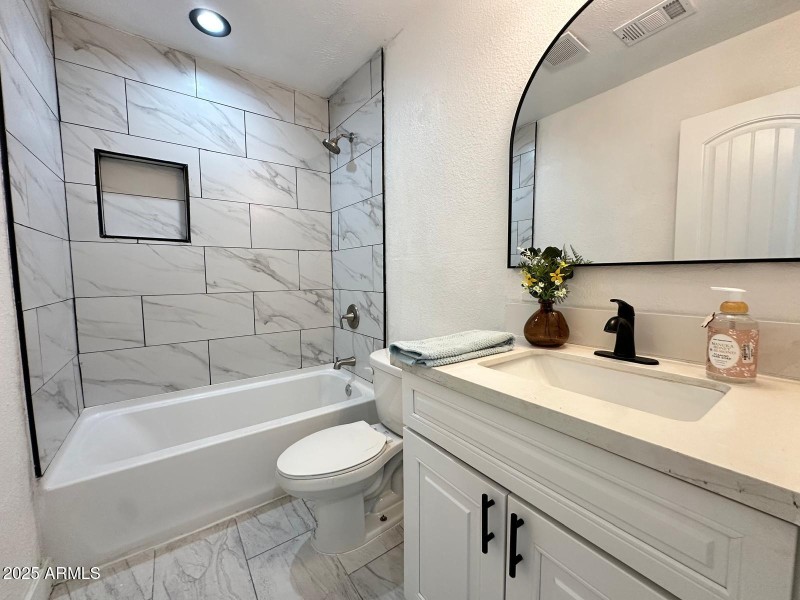 6ca58c6d-2370-4b0c-987a-763088a61780