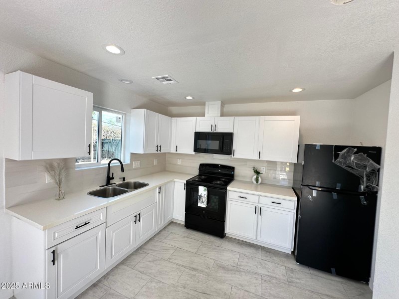 9943917f-8570-4a57-8b9b-4a10200fa708