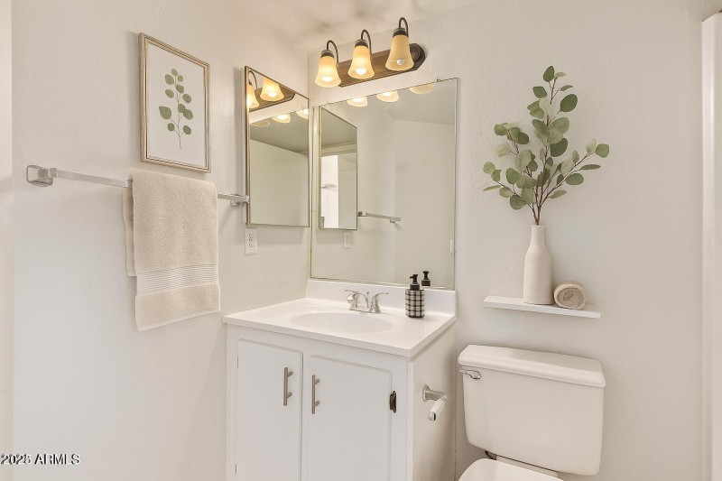 Neutral Bathroom with Botanical Touches