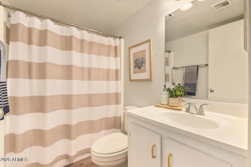 Coastal-Inspired Bathroom Retreat