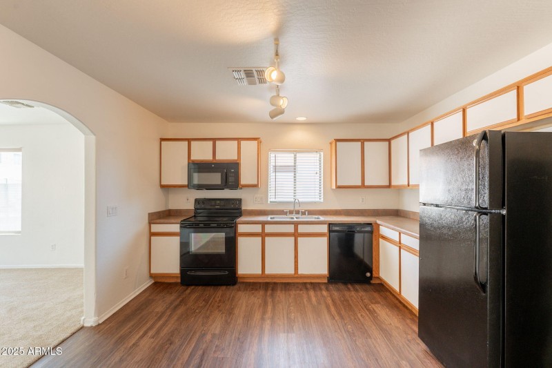 10-web-or-mls-Rosewood-10