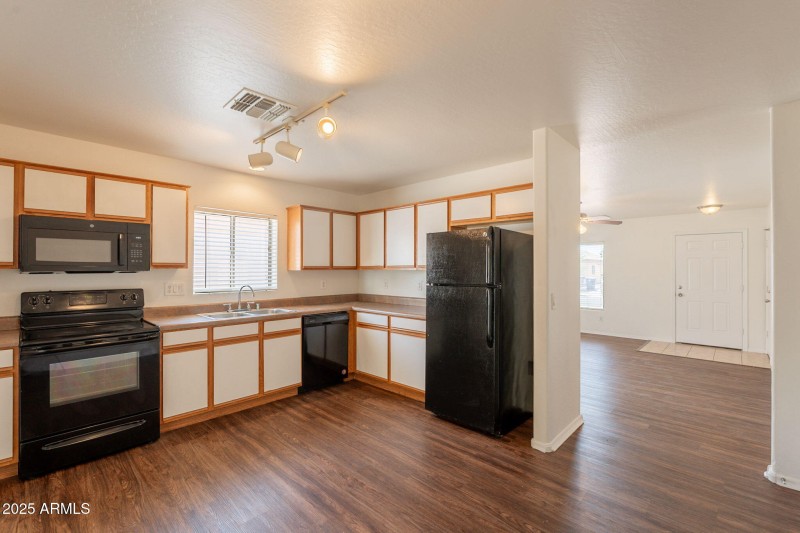 11-web-or-mls-Rosewood-11