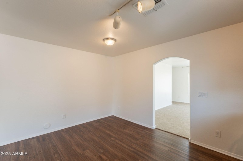 25-web-or-mls-Rosewood-25
