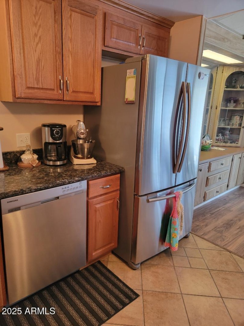 3923 stainless appliances