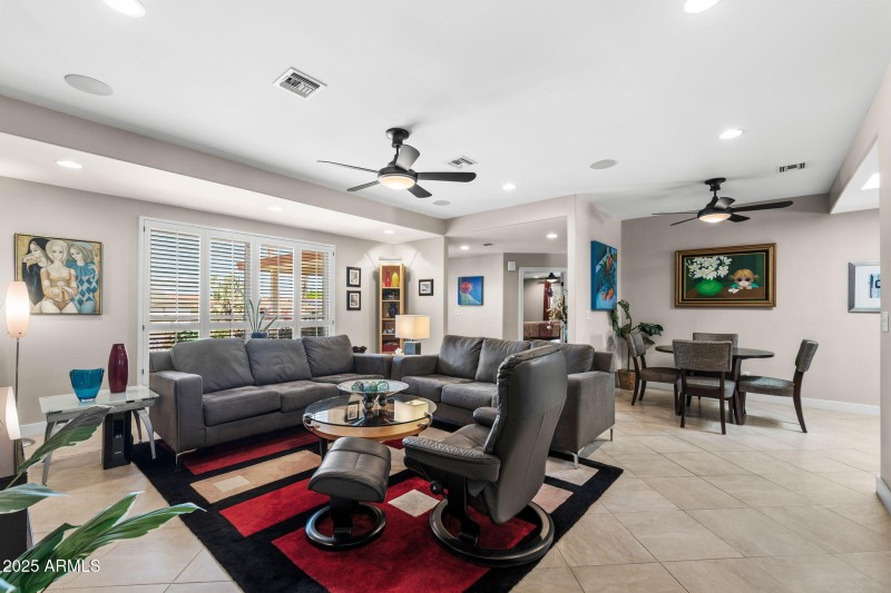 009__6001 E Edgemont Ave