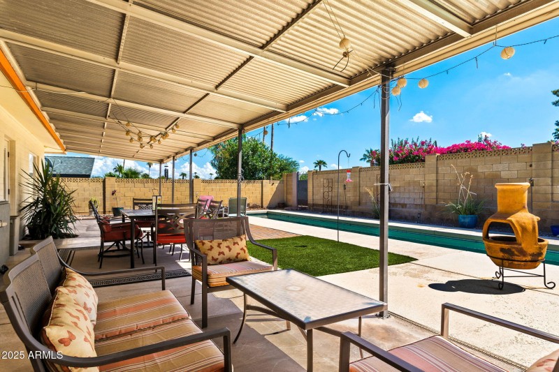 019__6001 E Edgemont Ave