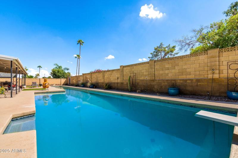 022__6001 E Edgemont Ave