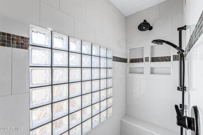 027__6001 E Edgemont Ave