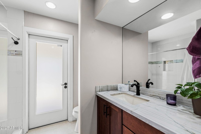 031__6001 E Edgemont Ave