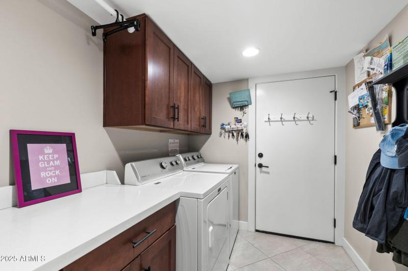 032__6001 E Edgemont Ave