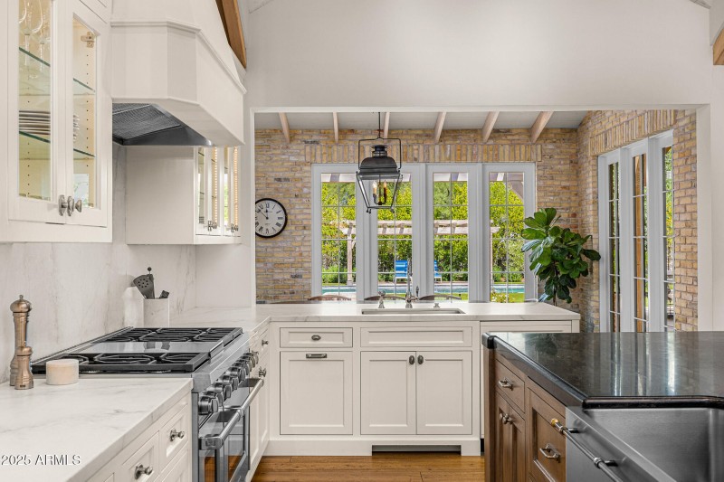 13luxury kitchen3