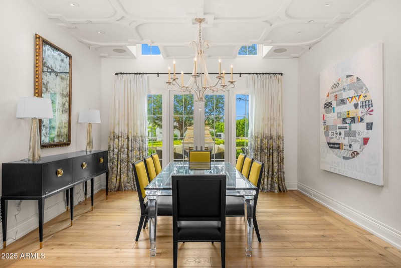 16formal dining