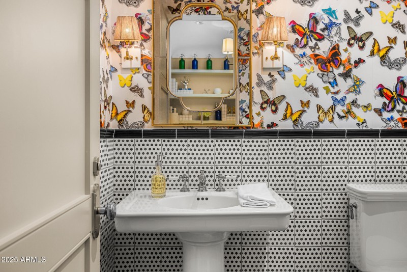 31powder room2