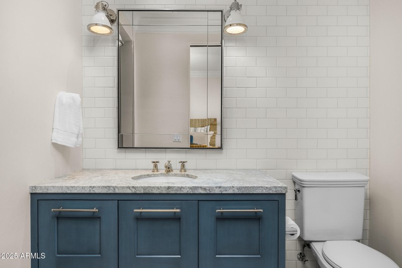 33guest bathroom1