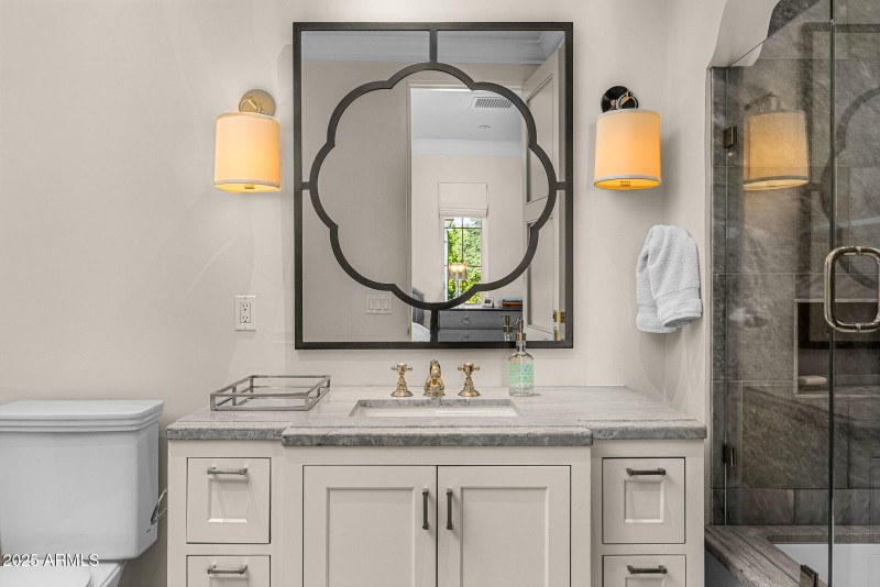 39guest bathroom3