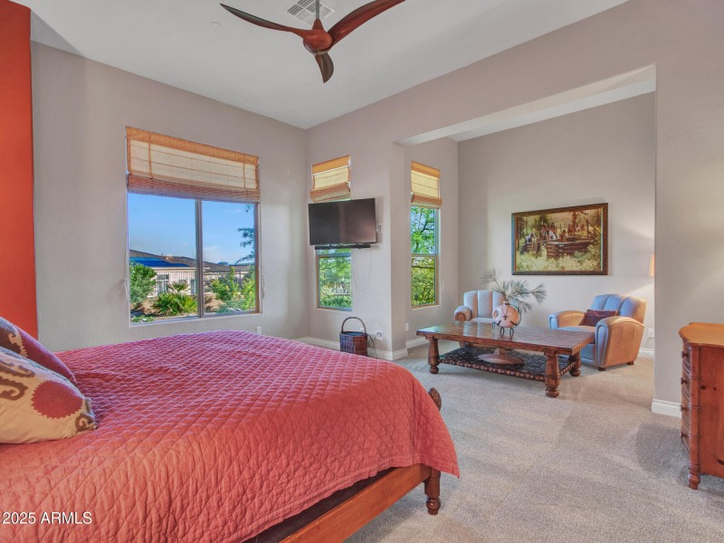 10-Primary-bedroom-(2)