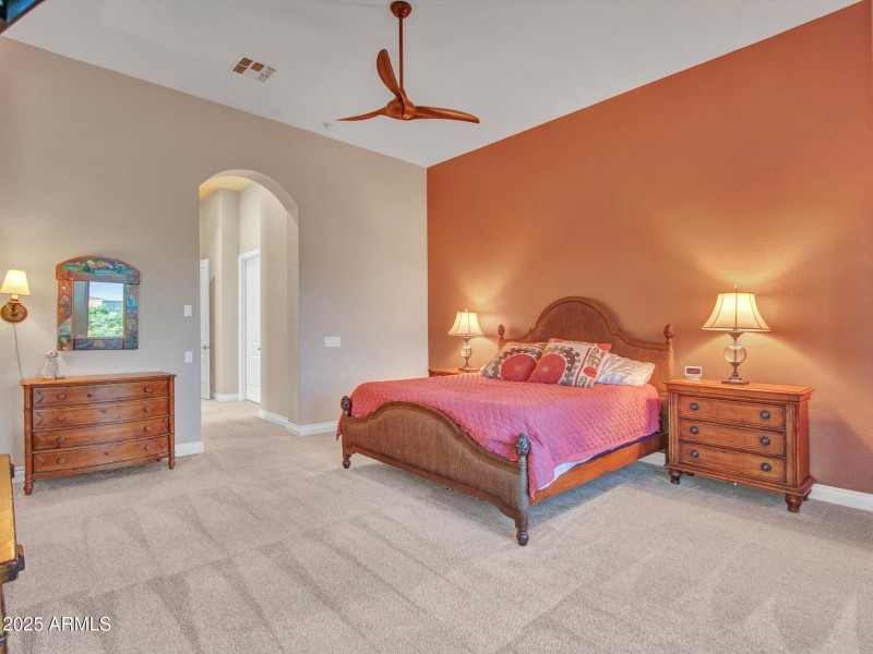 10-Primary-bedroom-(4)