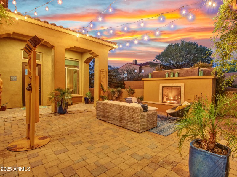 23-Eve_Courtyard-(1)