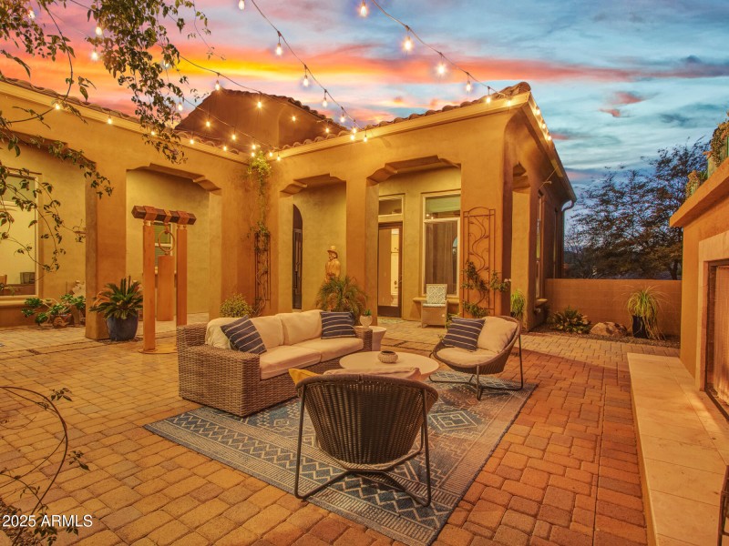 23-Eve_Courtyard-(4)